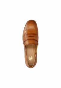 Braune Lederloafer mit glatter Textur, runder Zehenform und genähtem Detail über dem Vorderfuß. Lederinnenausstattung mit goldenem Logo.
