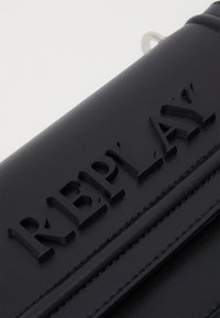 Thumbnail Image 6