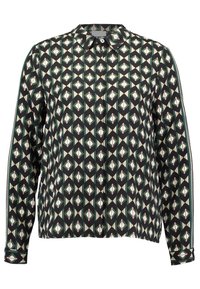 Camicia a maniche lunghe in tessuto nero con un motivo geometrico di diamanti in verde, crema e rosa. Chiusura con bottoni sul davanti e colletto a punta.