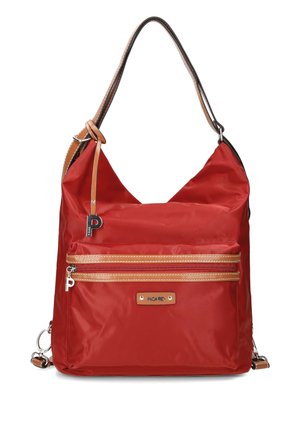 Rote Nylon-Schultertasche mit beige Lederbesatz, Frontreißverschlusstasche, verstellbarem Riemen und Metallmarken mit der Aufschrift „PICARD“.