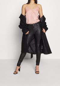 Object Top - pink