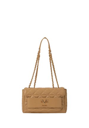 Sac à bandoulière en cuir matelassé beige avec des anses chaîne dorées et le logo doré "19V69 ITALIA" sur la poche avant à rabat.
