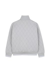 Veste matelassée gris clair avec col montant et poignets côtelés, ornée de motifs en forme de losange et d'un ourlet rayé blanc.