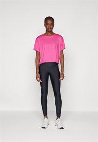 Under Armour MOTION - T-skjorte til trening - astro pink/black