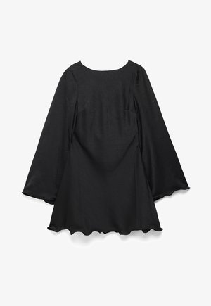 Juoda ilgomis rankovėmis palaidinė su lygiu paviršiumi, apvalia iškirpte ir banguotu apvadu. Turi laisvo kirpimo modelį ir subtilią raštą.