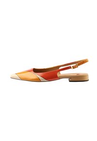 Chaussure slingback à bout pointu en cuir glossy rouge, orange et jaune, avec un panneau beige et un petit talon.