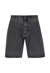 Shorts en denim noir à taille haute avec petits clous argentés éparpillés sur le devant et les poches, fermeture par bouton et zip.