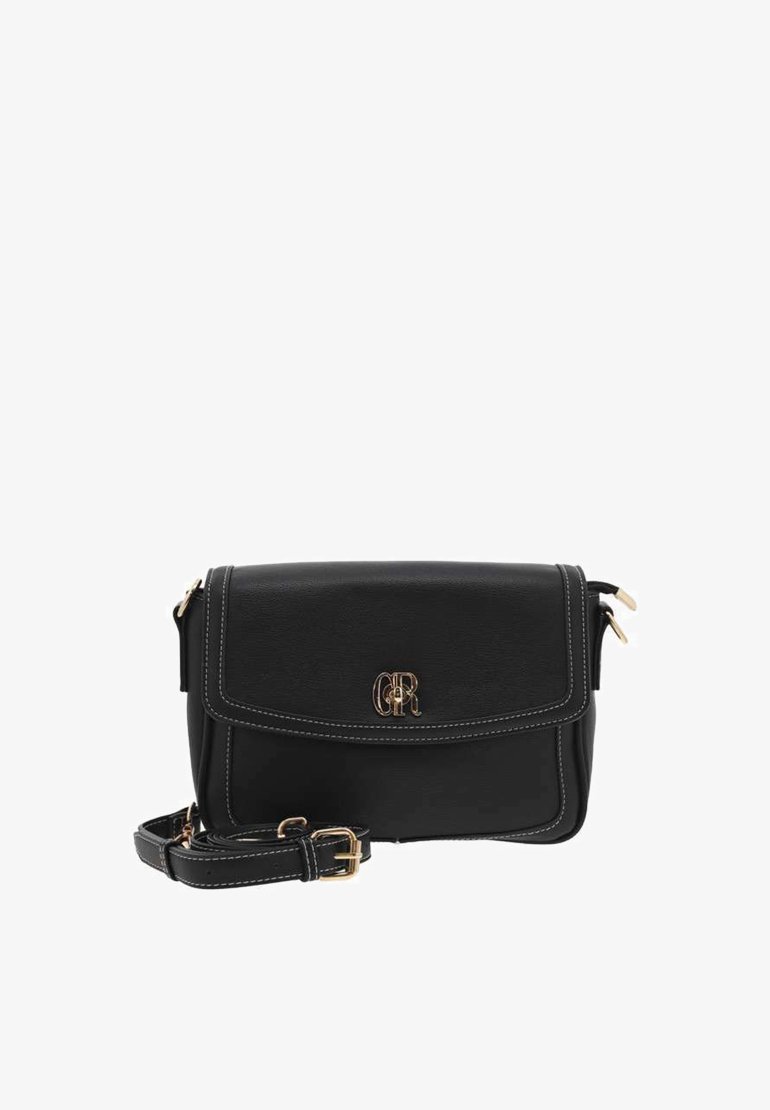 Sac bandoulière en cuir noir avec fermeture à rabat, accent logo doré, coutures blanches et bandoulière réglable. Forme rectangulaire compacte.