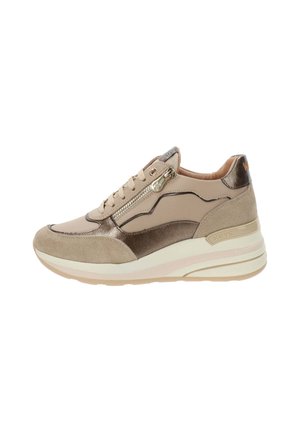 - Sneakersy niskie