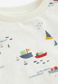 Next ALL OVER SHORT SLEEVE - REGULAR FIT - Camiseta estampada - white blue