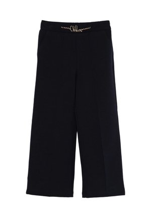 Zwarte wijde broek gemaakt van zachte stof, met een gouden versiering op de tailleband en zijzakken voor functionaliteit.