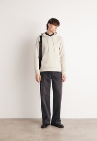 BOSS SOODY - Jersey con capucha - light beige