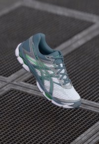 ASICS SportStyle GEL CUMULUS 16 UNISEX - Športni copati - white/ironclad