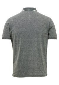 Lys grå strikket poloshirt, med teksturert stoff, korte ermer og krage med mørkere kant. Bakview kun.