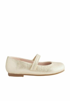 Chaussure Mary Jane enfant en texture dorée avec une bride unique et une semelle en caoutchouc plate, vue de côté sur fond blanc.