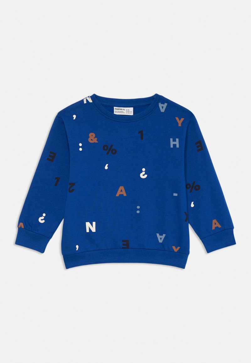 Sudadera azul de manga larga para niños con letras, números y símbolos multicolores dispersos en varias tipografías.
