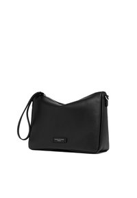 Borsa a mano in pelle nera con finitura soffice al tatto, dotata di chiusura con zip e tracolla rimovibile. Etichetta con logo sulla parte anteriore.