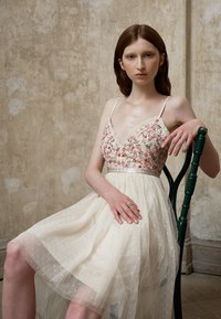 Needle & Thread ELSIE CAMI MIDI DRESS - Vestido de cocktail / Vestido de festa - champagne