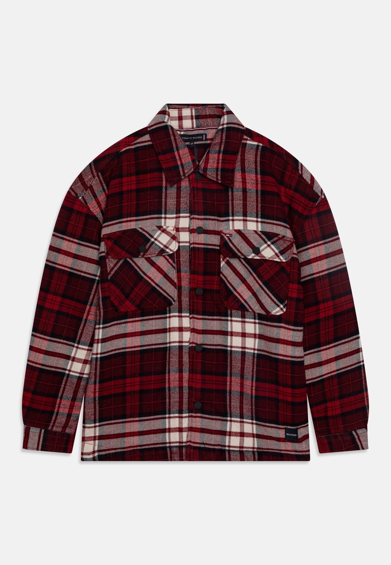 Veste-chemise à carreaux rouge et noir à manches longues avec poches poitrine boutonnées et fermeture devant à boutons.