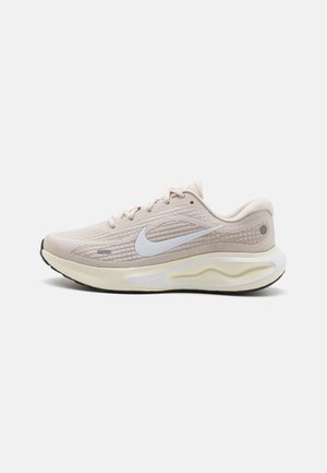 JOURNEY - Road running shoes - light orewood brown/white/hemp/coconut milk/medium ash/pure platinum