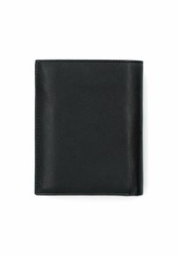 Czarny skórzany portfel o gładkiej fakturze, w układzie bi-fold, bez widocznych elementów metalowych ani wzorów. Kompaktowy prostokątny kształt.