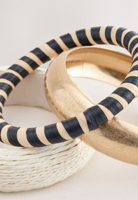 SET - Bracelet - black white