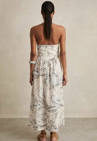 Reiss REGULAR FIT - CARLA PALM PRINT HALTERNECK - Maksimekko - neutral