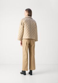 GANT QUILTED JACKET - Ελαφρύ μπουφάν - dark khaki