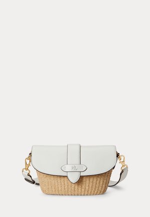 Malá kabelka cez rameno s tkaným spodkom z trstiny, bielou koženou chlopňou, nastaviteľným bielym popruhom a zlatomodrým zapínaním so znakmi "RL".