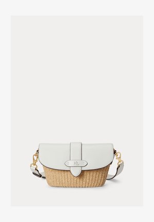 Mazs plecu soma ar pinuma salmu apakšu, baltu ādas vāciņu, regulējamu balto siksnu un zelta toņa metāla aizdares ar "RL" logotipu.