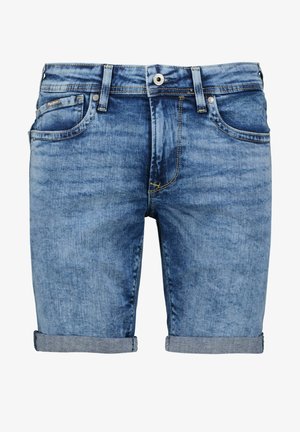 Jeansshorts in Hellblau mit verblasstem Finish, fünf Taschen, Gürtelschlaufen und umgeschlagenem Saum, mit gelben Nähten und silbernem Zubehör.