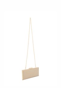Beige rektangulær clutch med en kædesti, der har en tekstureret overflade prydet med små metalprydelser og en lås.