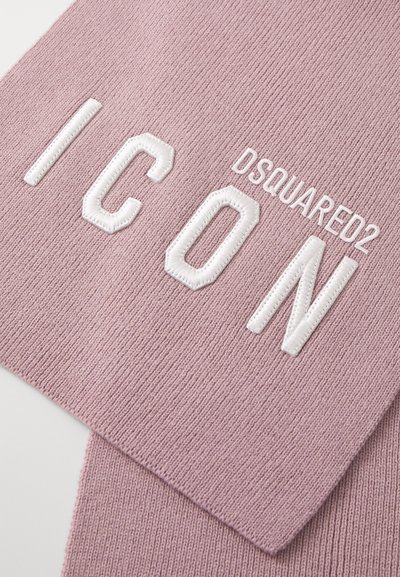 Tessuto lavorato a maglia rosa con grandi lettere bianche ricamate che leggono "ICON" e "DSQUARED2." La texture è rigata e liscia.