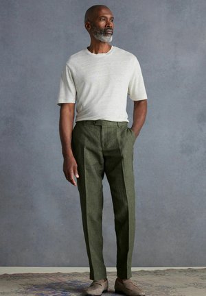 Next SIGNATURE - REGULAR FIT - Auduma bikses - olive green