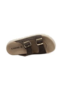 Sandalias de ante marrón con dos correas ajustables de hebilla plateada, plantilla acolchada y suela de goma blanca gruesa. Se indica la talla 38.