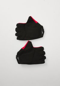 Gants de cyclisme noirs avec des accents rouges, dotés d'une paume rembourrée, d'un design sans doigts et de sections perforées pour une ventilation.