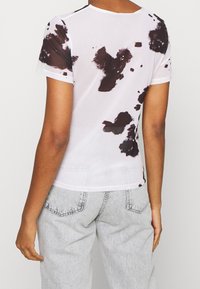 NA-KD Camiseta estampada - off-white