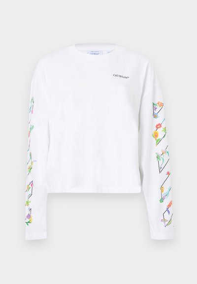 Λευκό κοντό μακρυμάνικο μπλουζάκι από βαμβάκι, με πολύχρωμα λουλουδένια σχέδια κατά μήκος των μανικιών και ένα μικρό λογότυπο στο μπροστινό μέρος.