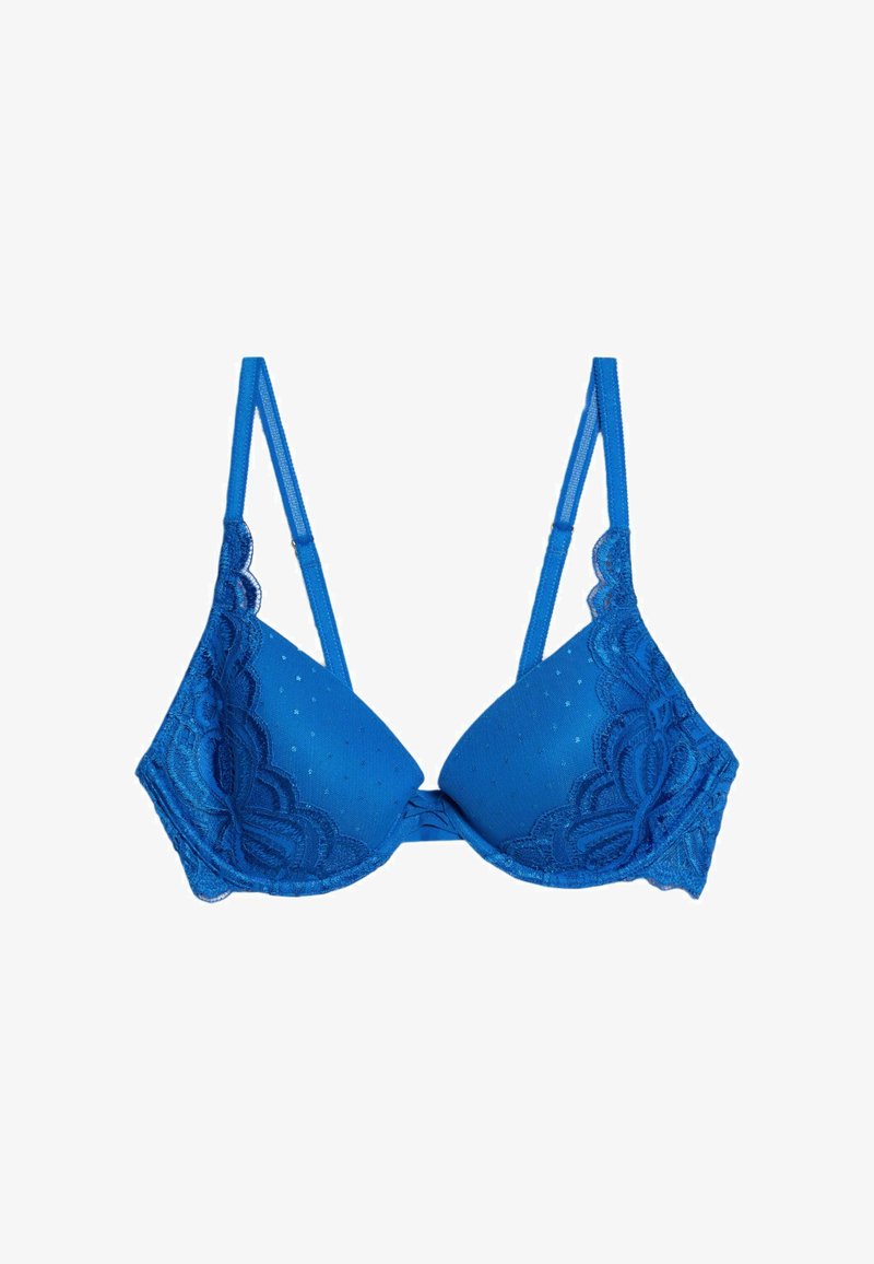 Sujetador bralette azul de encaje con tela de poliéster transparente con lunares, bordes en forma de onda, tirantes ajustables y cierre con gancho en la parte posterior.
