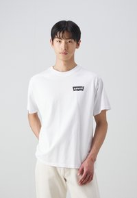 Levi's® VINTAGE FIT GRAPHIC - Apdrukāts T-krekls - white