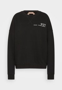 Sudadera negra de algodón, con hombros caídos, puños y dobladillo de canalé, y con detalles de texto impreso en blanco en la parte frontal.