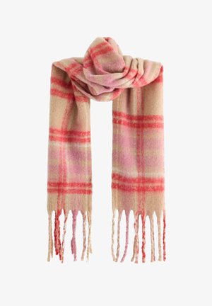 Sciarpa morbida in lana con un motivo a quadri beige, rosa e rosso, con frange alle estremità, piegata leggermente in alto su uno sfondo bianco.