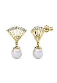 Boucles d'oreilles dorées au design en éventail orné de strass transparents. Chaque boucle d'oreille présente une goutte de perle blanche sous la forme de l'éventail.
