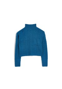 Pullover blu in maglia, con collo alto a coste e un motivo a zig zag testurizzato, dotato di una piccola tasca frontale.