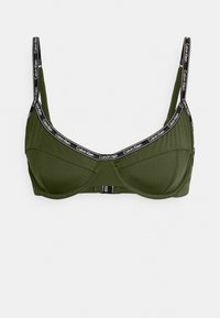 Sutiã verde-oliva com uma textura suave, suporte de aros e alças ajustáveis com um padrão de logótipo preto. Fecho de clasp nas costas.