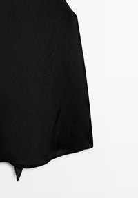 Schwarzes asymmetrisches ärmelloses Oberteil mit spitz zulaufendem Saum, aus leichtem Stoff.