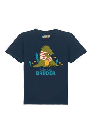 T-shirt en coton bleu marine avec un graphique de crocodile vert agrémenté d'accents rouges et du texte "Kleiner Bruder" en turquoise. Manches courtes, col rond.
