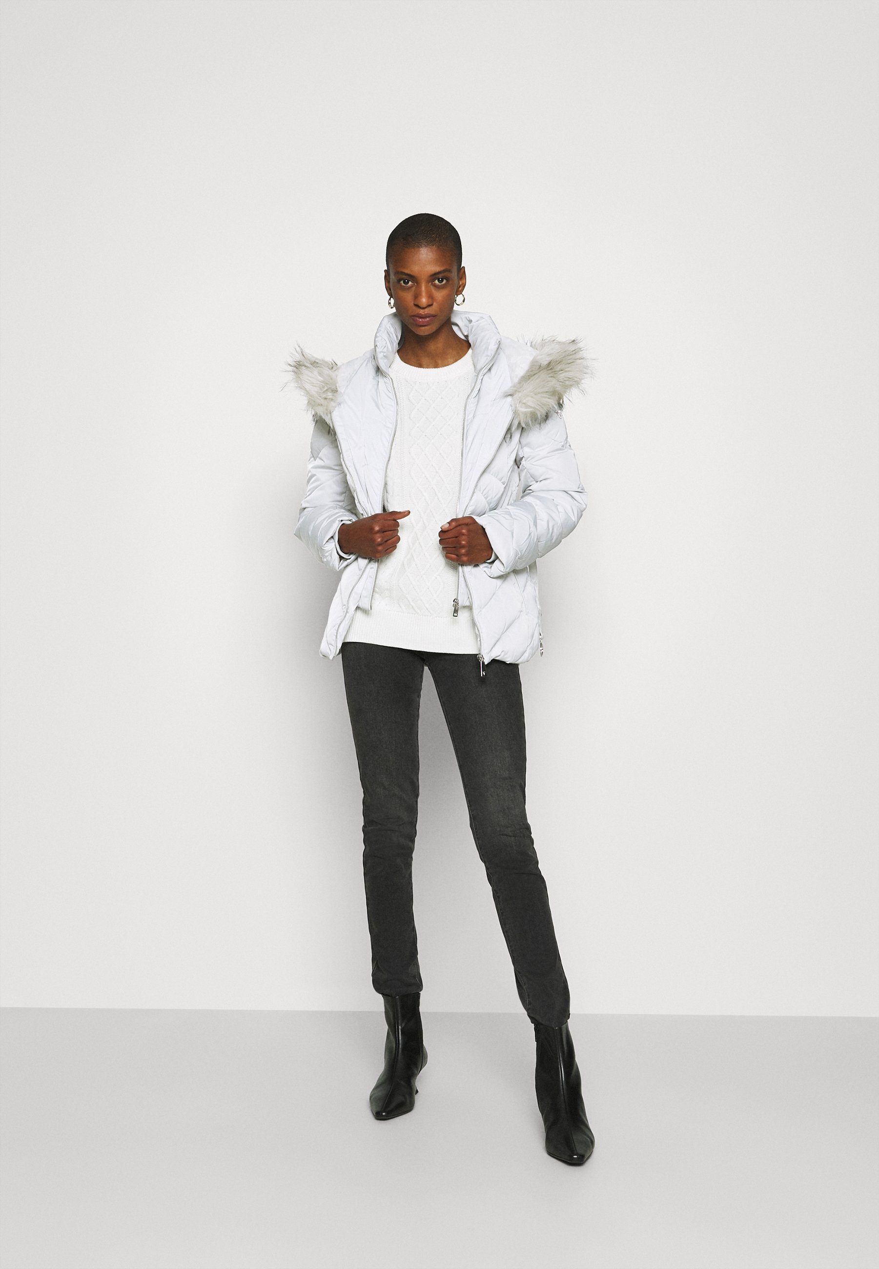 Guess SARA SHORT JACKET Dunjacka marble grey Zalando.se Guess SARA SHORT JACKET Dunjacka jet black Zalando.se
