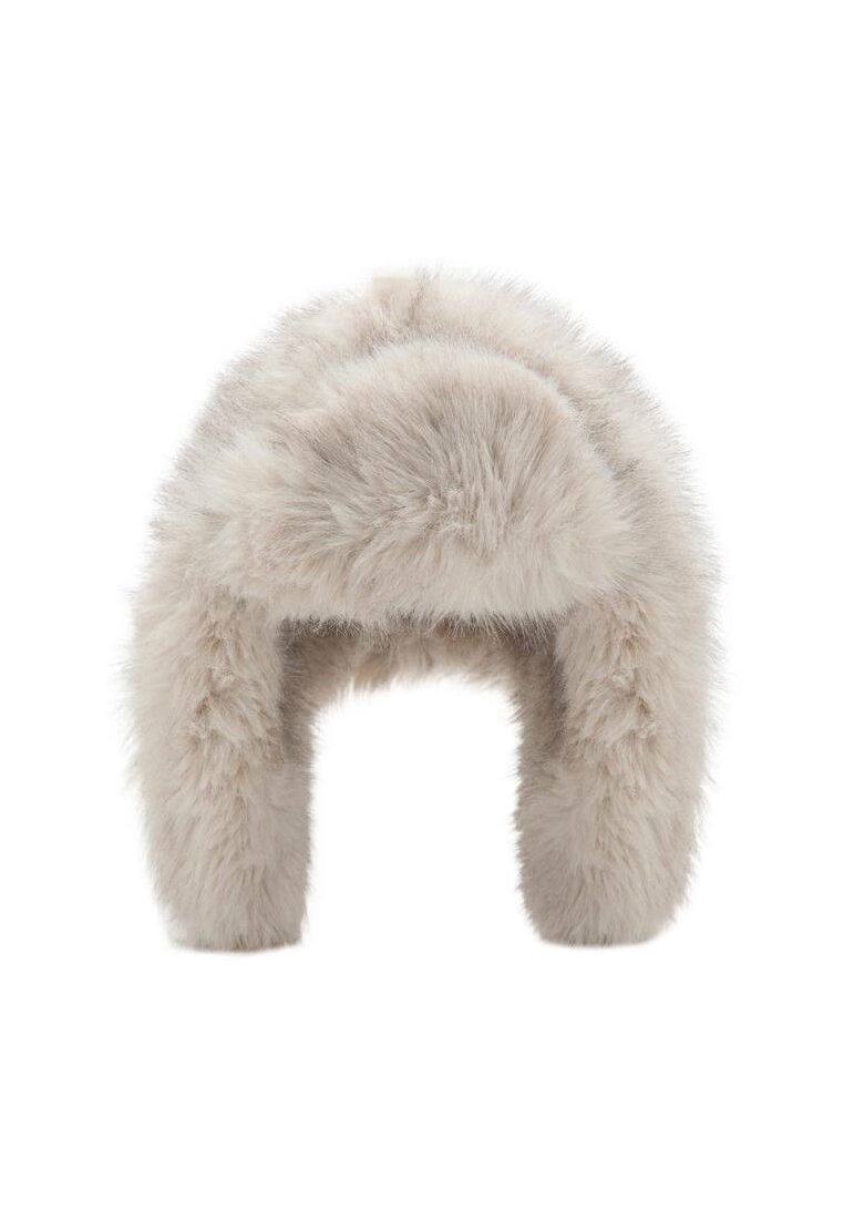 Svetlo siva umetna krznena kapa z zaobljeno obliko. Mehka tekstura in debel material, ki nudi udobno zaščito pred mrazom. Primerno za hladno vreme.