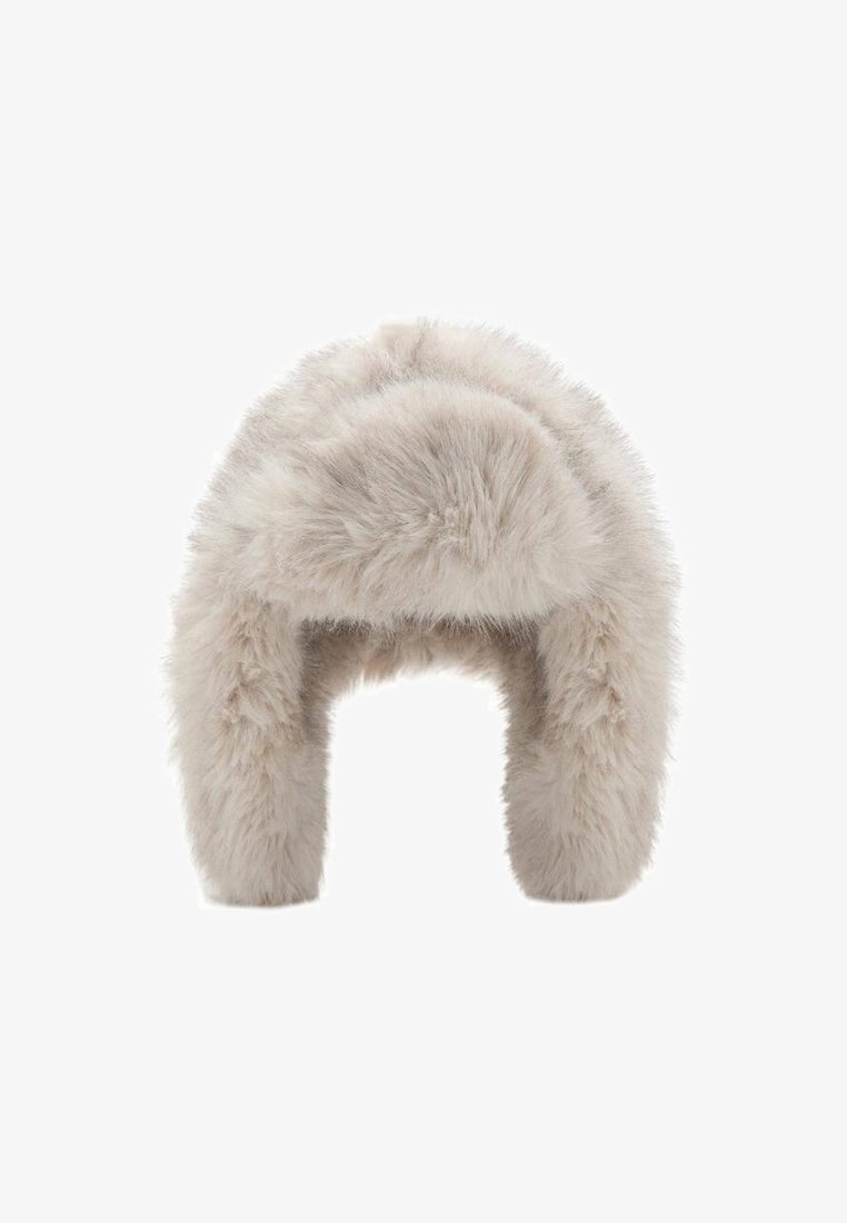 Svetlo siva umetna krznena kapa z zaobljeno obliko. Mehka tekstura in debel material, ki nudi udobno zaščito pred mrazom. Primerno za hladno vreme.